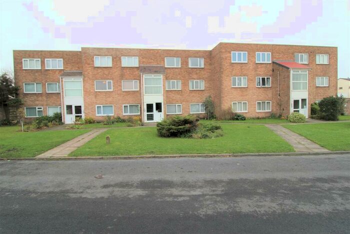 2 Bedroom Apartment To Rent In The Outlook, Riverside, Hightown, L38