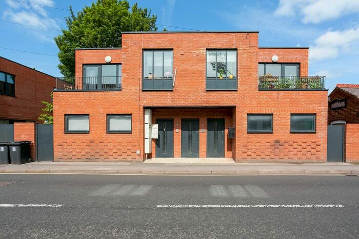 1 Bedroom Flat To Rent In Flat Vicarage Court, B Vicarage Road, Watford, Herts, WD18