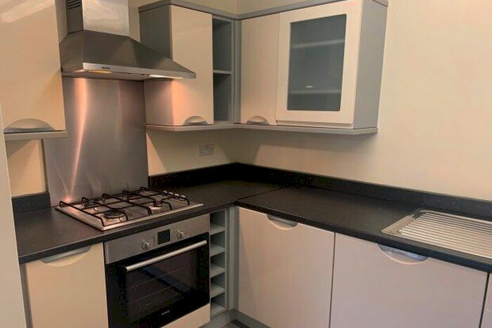 2 Bedroom Flat To Rent In Piper Way, Ilford, IG1