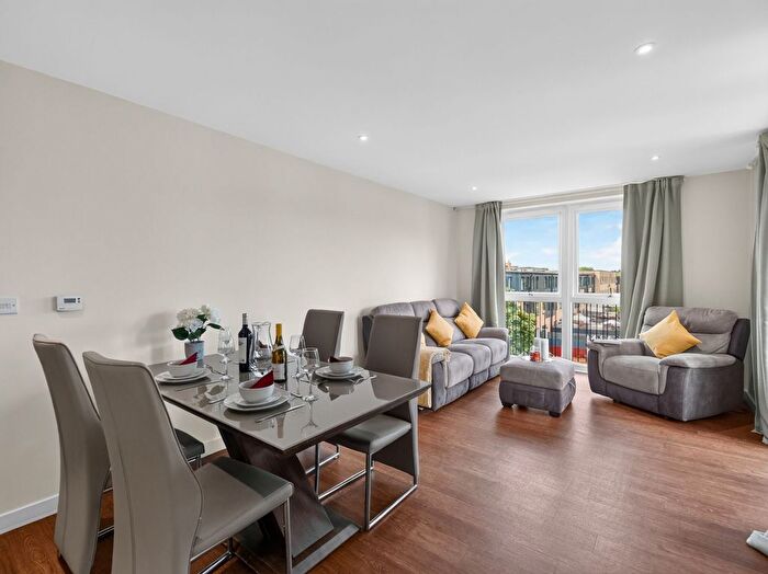 2 Bedroom Flat For Sale In Hitchin Lane, Stanmore, HA7