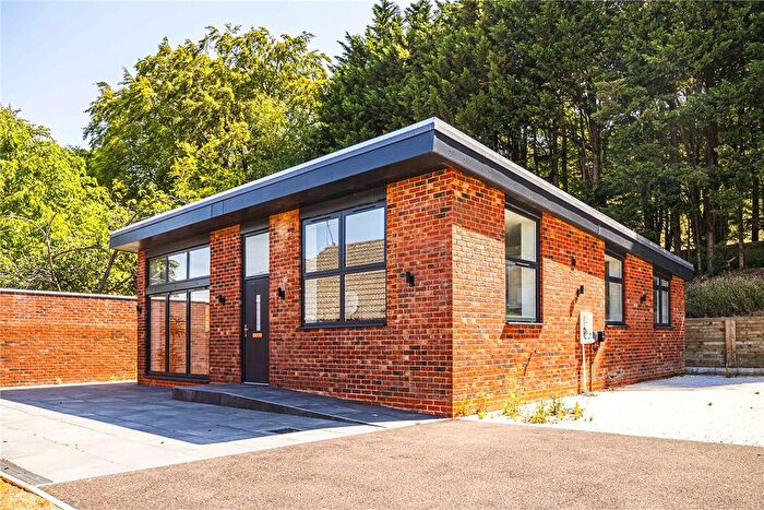 3 Bedroom Bungalow For Sale In Dagnall Road, Whipsnade, Central Bedfordshire, LU6