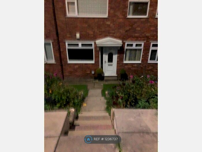 3 Bedroom Maisonette To Rent In Rochdale Road, Manchester M9