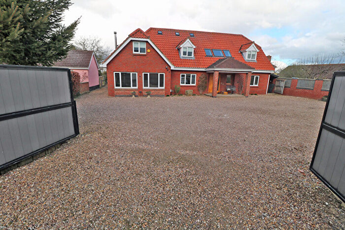 5 Bedroom Detached House For Sale In Low Hall Road, Eastlound, DN9