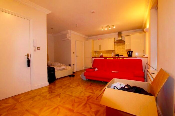 Flat To Rent In Charrington House, Cephas Avenue, London, E1