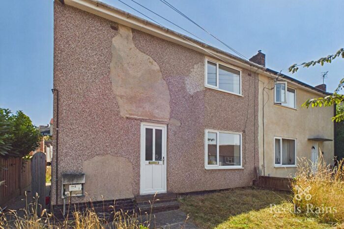 3 Bedroom Semi-Detached House To Rent In Houfton Road, Bolsover, Chesterfield, Derbyshire, S44