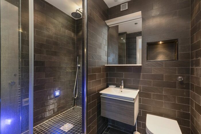 3 Bedroom Flat To Rent In Queen Elizabeth Street, London, SE1