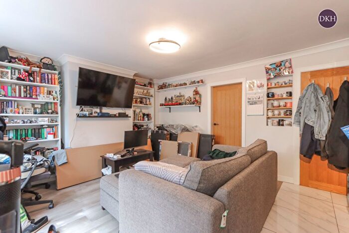 1 Bedroom Flat To Rent In Gladstone Road, Watford, Hertfordshire, WD17