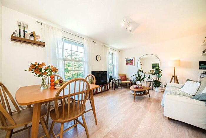 2 Bedroom Flat For Sale In Gosling Way, Oval, SW9