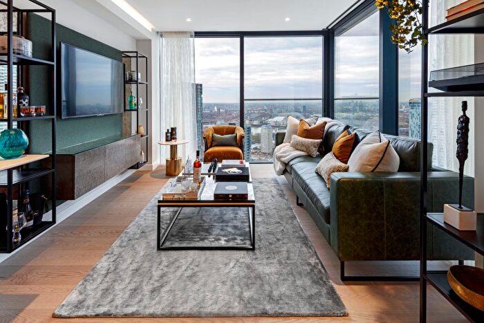2 Bedroom Flat For Sale In South Quay Plaza, Canary Wharf, E14