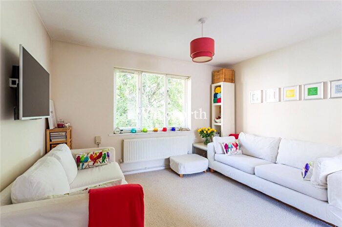 1 Bedroom Flat To Rent In Yeats Court, Tynemouth Road, N15