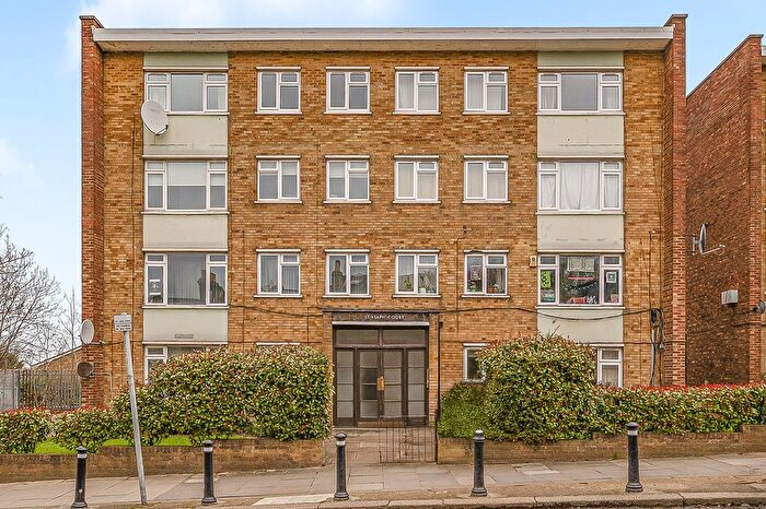 2 Bedroom Flat For Sale In St Asaph Court, St. Asaph Road, London, SE4