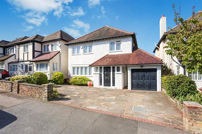 4 Bedroom Detached House For Sale In Salisbury Avenue, Cheam, SM1