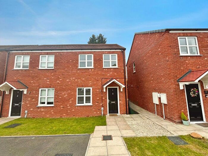 3 Bedroom Semi Detached House To Rent In Saffron Close, Newhall, Swadlincote, Derbyshire, DE11