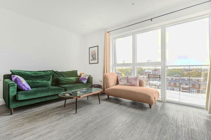 2 Bedroom Apartment To Rent In Matthias Road, London, N16