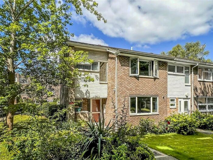 3 Bedroom Town House To Rent In Malvern Way, Ealing, W13