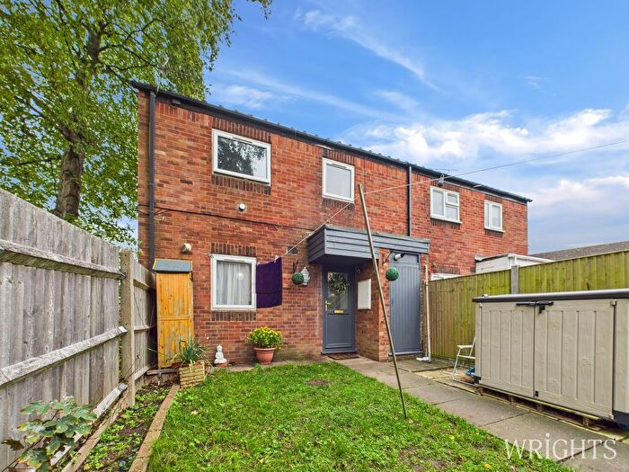 3 Bedroom Semi Detached House For Sale In Foxhollows, Hatfield, AL10