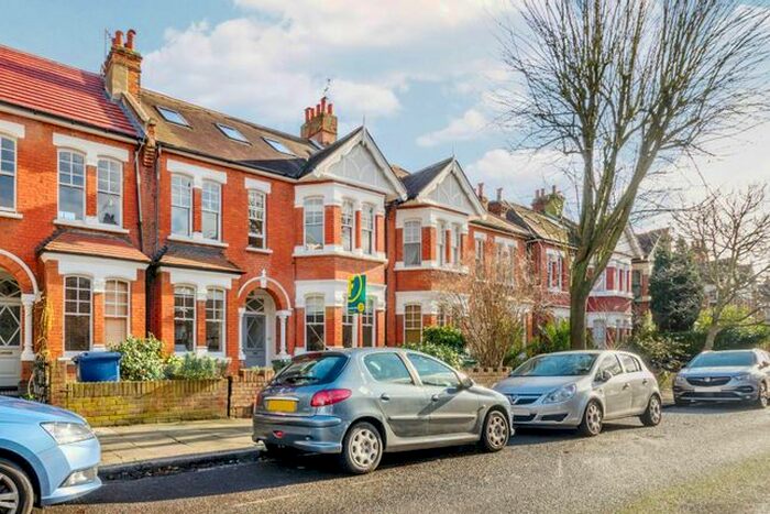 3 Bedroom Flat To Rent In Woodgrange Avenue, Ealing Common, London, W5