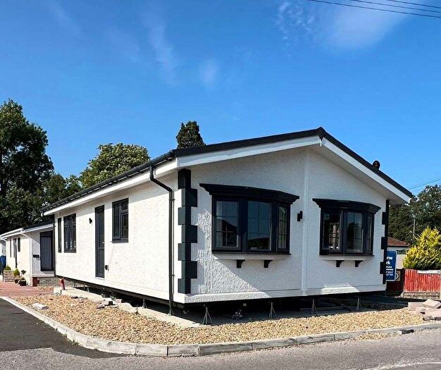 2 Bedroom Mobile/park Home For Sale In Park Lane, Cranbourne Hall, Winkfield, Windsor, SL4