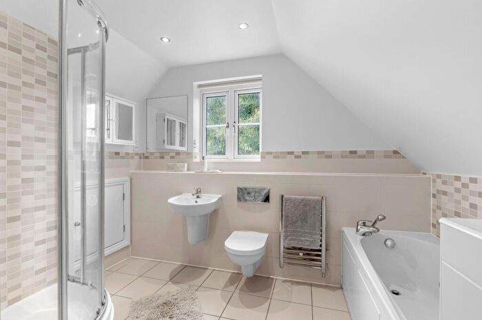 2 Bedroom Apartment For Sale In Straight Bit, Flackwell Heath, HP10