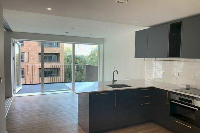 Apartment To Rent In Blenheim Mansions, N8