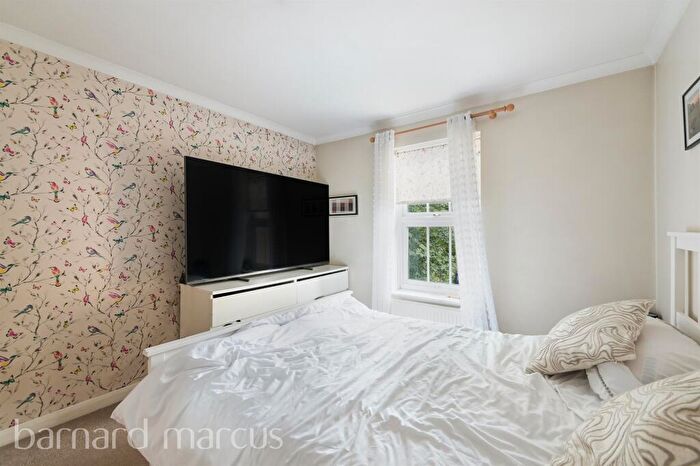2 Bedroom End Of Terrace House For Sale In Beaconsfield Place, Epsom, KT17