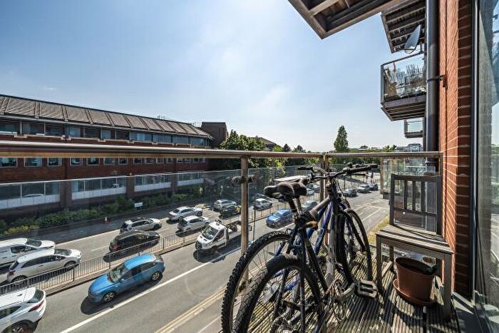 1 Bedroom Flat For Sale In Slough, Berkshire, SL1