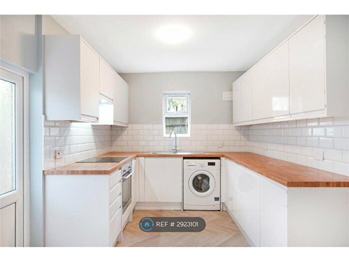 5 Bedroom Terraced House To Rent In Harcourt Road, London, SE4