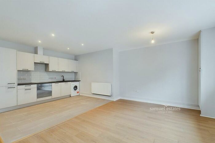 1 Bedroom Flat To Rent In - Purley Way Crescent, Croydon, CR0