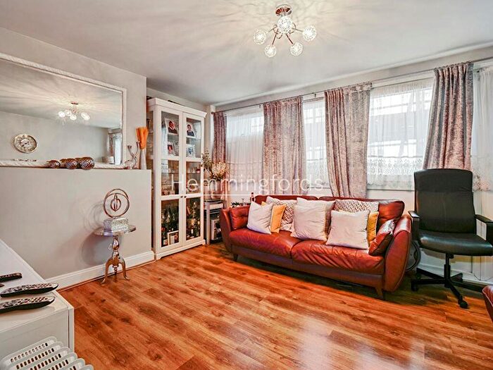 4 Bedroom Maisonette To Rent In Kinross House, Kings Cross, N1