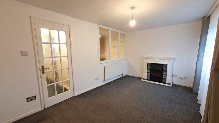 3 Bedroom Town House For Sale In Middleton Way, Leeds, LS10