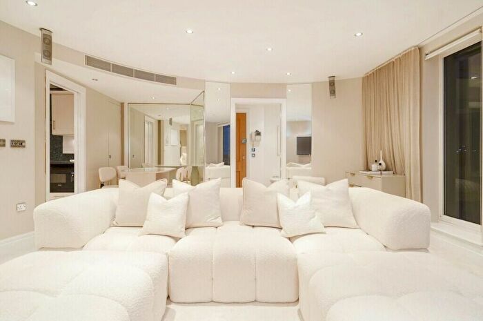 2 Bedroom Flat To Rent In Harbour Reach, The Boulevard, SW6