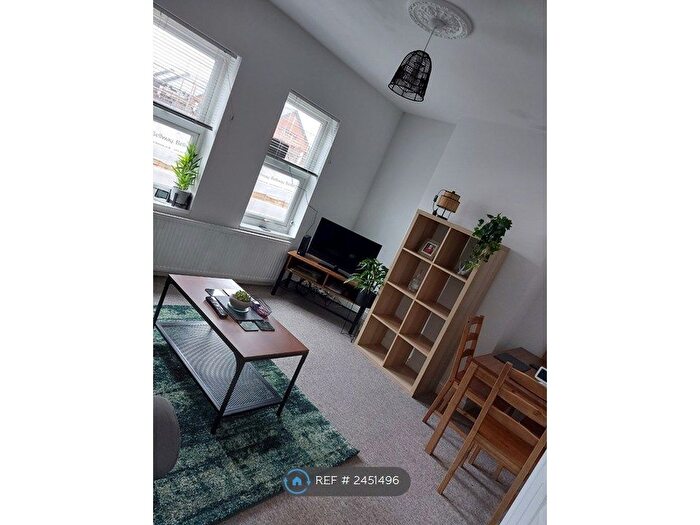 2 Bedroom Maisonette To Rent In Cardiff Road, Reading, RG1