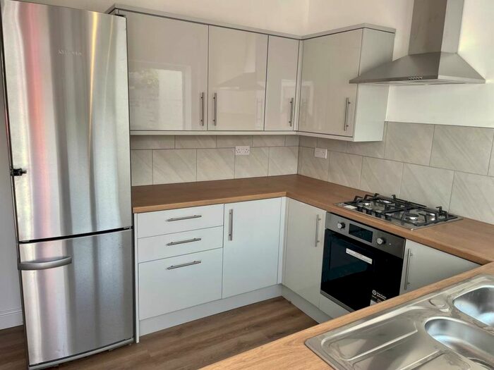 4 Bedroom Property To Rent In Bellevue Road, West Cross, Swansea, SA3