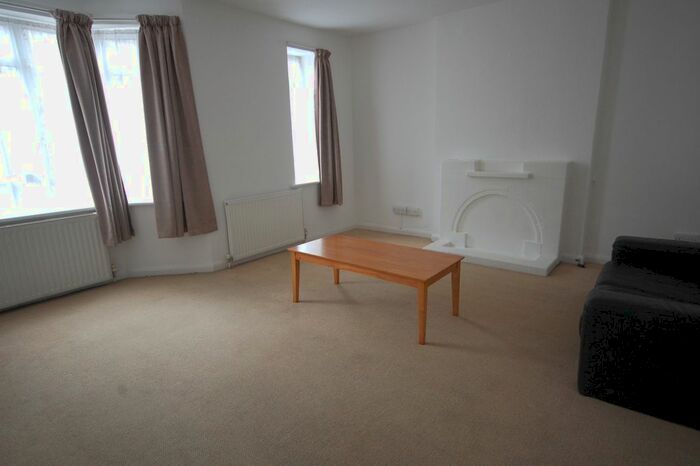 2 Bedroom Flat To Rent In Thornton Avenue, Chiswick W4
