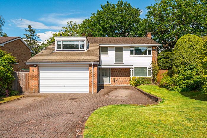 4 Bedroom Detached House For Sale In Hacketts Lane, Pyrford, GU22