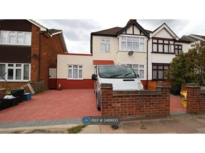 4 Bedroom Terraced House To Rent In Craven Gardens, Ilford, IG6