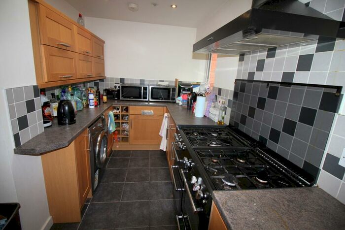 6 Bedroom Semi-Detached House To Rent In Old Mill Avenue, Canley, Coventry, CV4