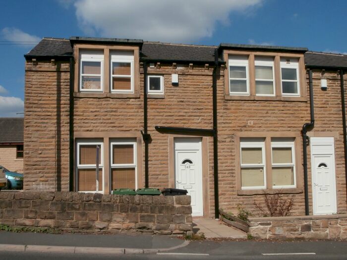 3 Bedroom Town House To Rent In Cross Bank Road, Carlinghow, Batley, WF17