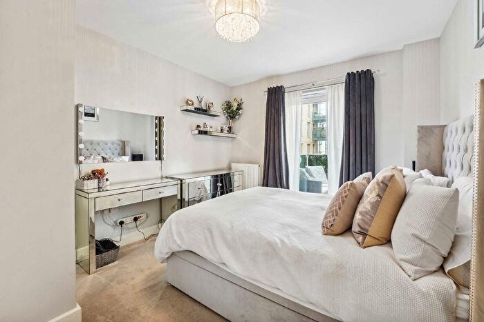 2 Bedroom Flat To Rent In Dragmore Street, London, SW4