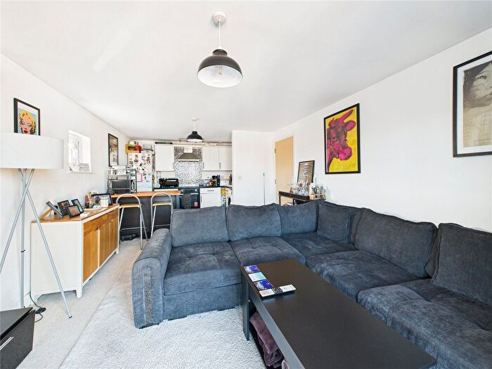 2 Bedroom Flat For Sale In Hollybrook Park, Speedwell, Bristol, BS15