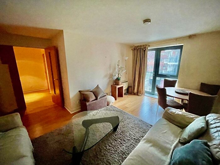 2 Bedroom Flat To Rent In Calverley Street, Leeds, West Yorkshire, LS1