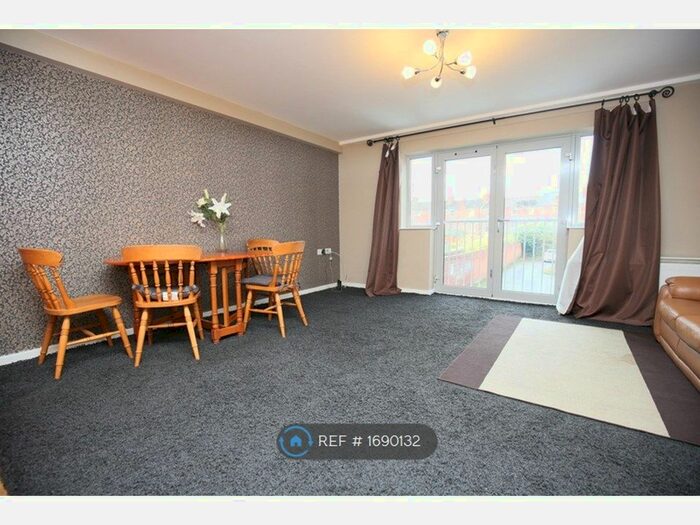 2 Bedroom Flat To Rent In Fremington Court, Coventry, CV1