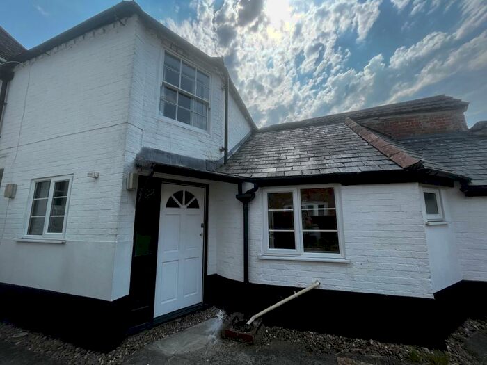 1 Bedroom Flat To Rent In High Street, Amesbury, SP4