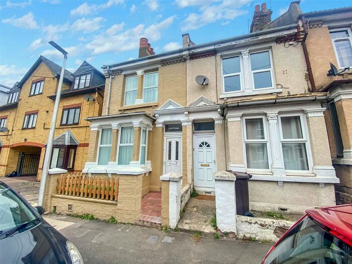 3 Bedroom Terraced House To Rent In Foord Street, Rochester, Kent, ME1
