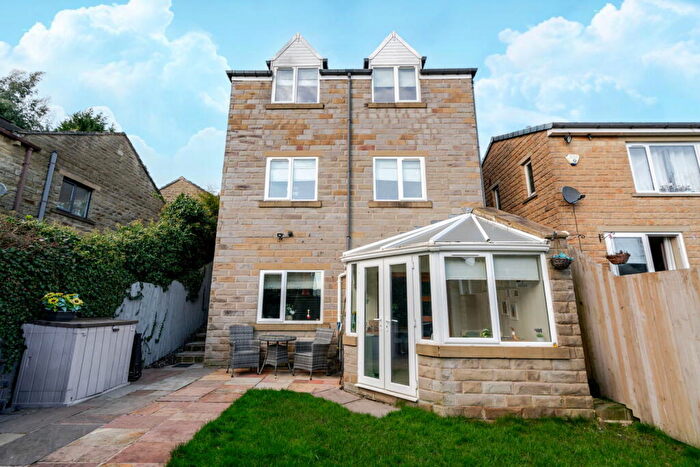 3 Bedroom Detached House For Sale In A New Road, Greetland, HX4