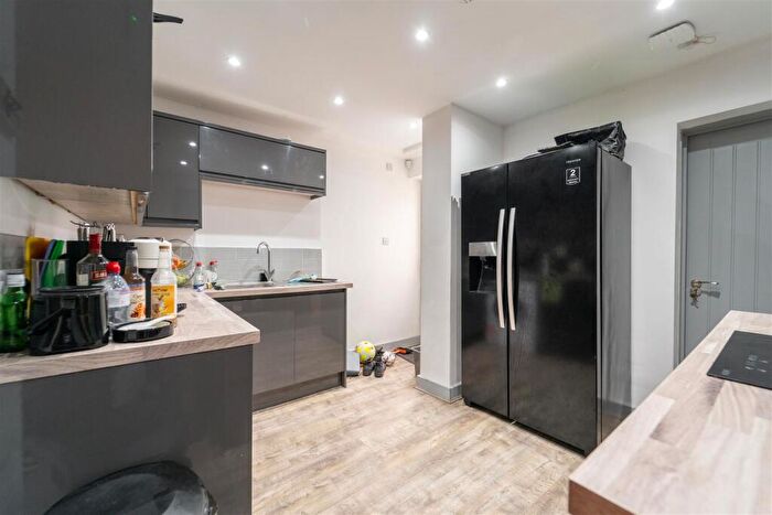 4 Bedroom House To Rent In Luton Road, Birmingham, West Midlands, B29