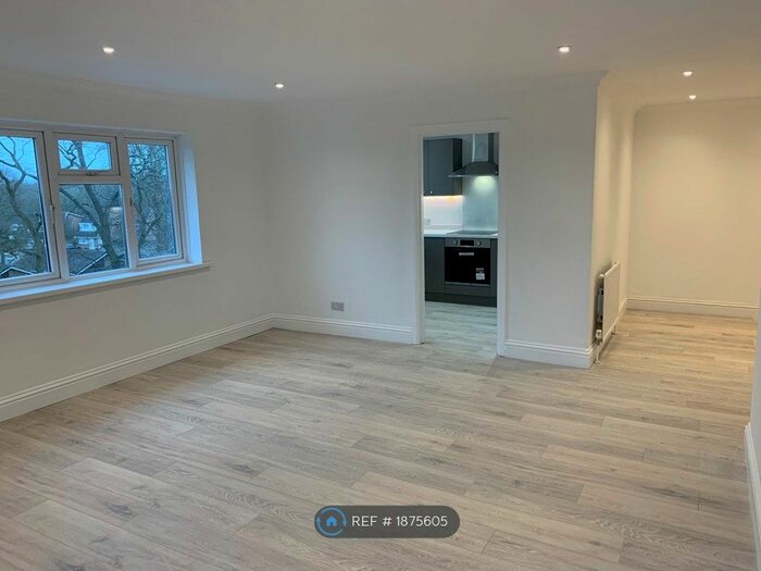 2 Bedroom Flat To Rent In Greyshott Avenue, Fareham, PO14