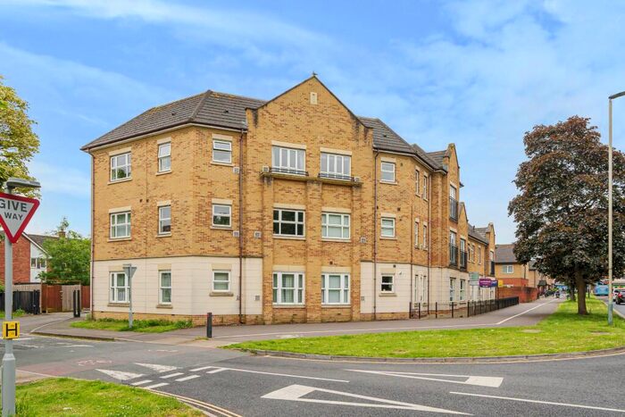 2 Bedroom Flat To Rent In Queens Place, Hesters Way, Cheltenham, GL51