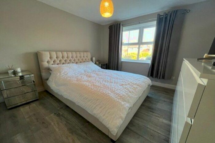 2 Bedroom Flat To Rent In Cousins Mews, Bristol, BS4