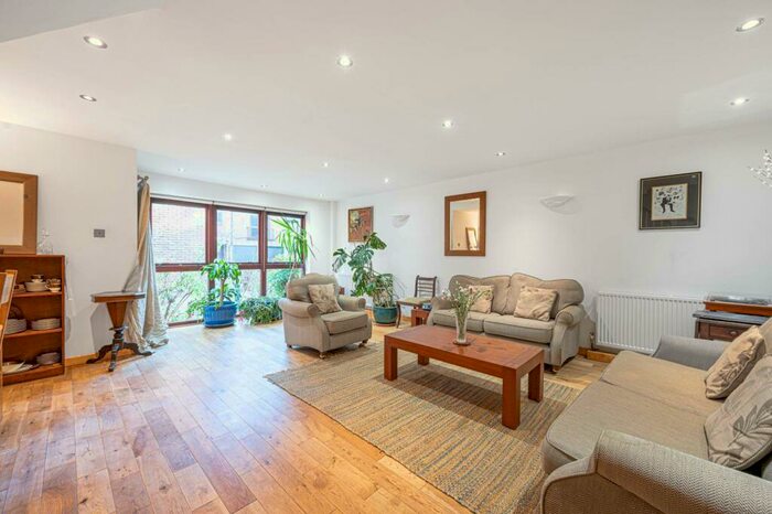 4 Bedroom Mews To Rent In Belsize Mews, Hampstead, London, NW3